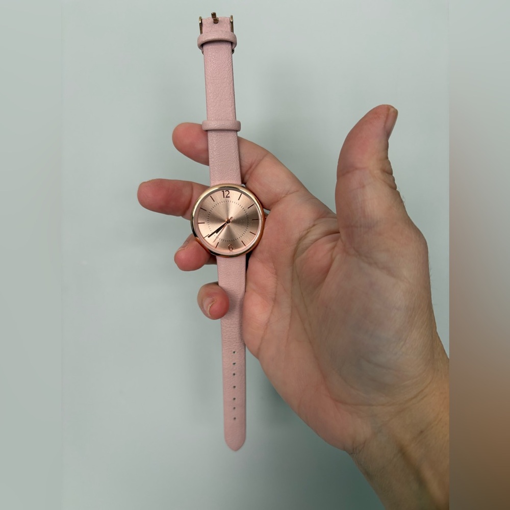 Elegant Pink Women's Watch needs new watch battery like new
